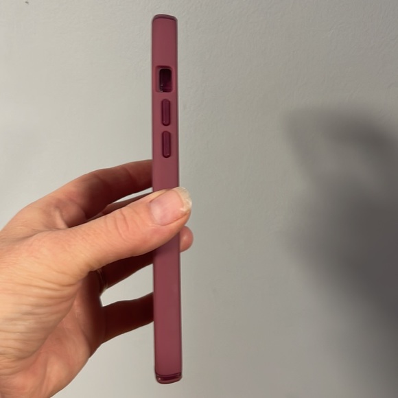 Speck IPhone 12 Pro Max purple case - Picture 3 of 6